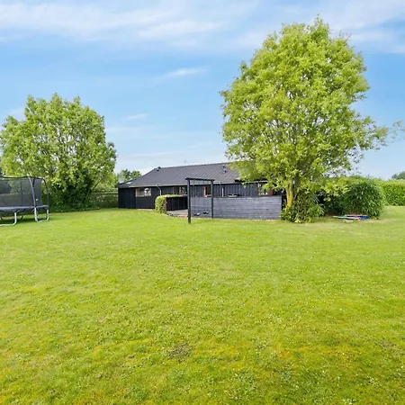 Well-equipped Summer House Near Skovmose Feriehus *
