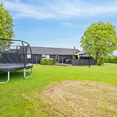 Well-equipped Summer House Near Skovmose * Nedre Lysabild