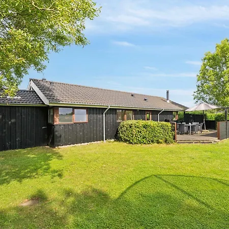 Feriehus Well-equipped Summer House Near Skovmose Nedre Lysabild